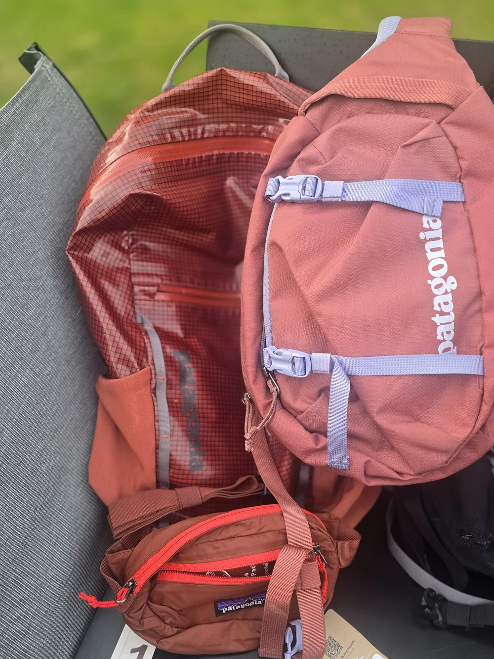 Patagonia Glossy Tpu 26 Liter Atom 8 Hip Pack Bundle